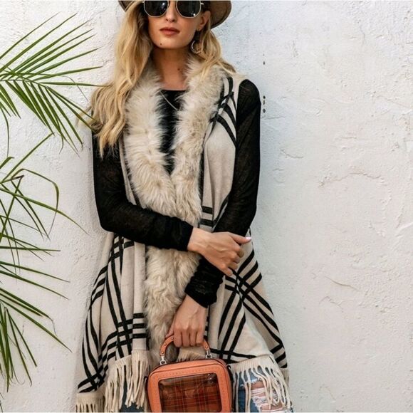 Plaid Pattern Fuzzy Trim Fringe Hem Cardigan - Picture 4 of 6